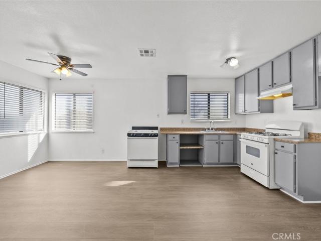 2 BR, 1 BA Apartment 38501 Larkin Avenue, Palmdale, CA 93550