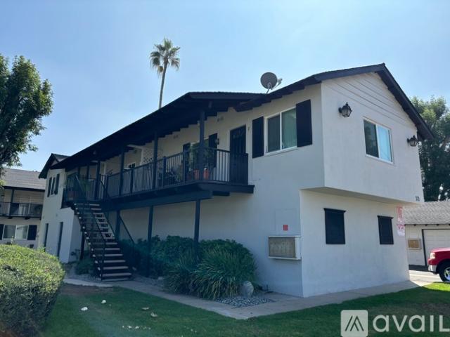 2 BR, 1 BA Apartment 393 N Oak St, Unit F, Orange, CA 92867