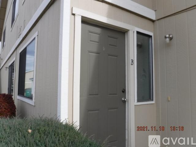 2 BR, 1 BA Apartment 393 Sweetwater Cir, Unit B, Dayton, NV 89403