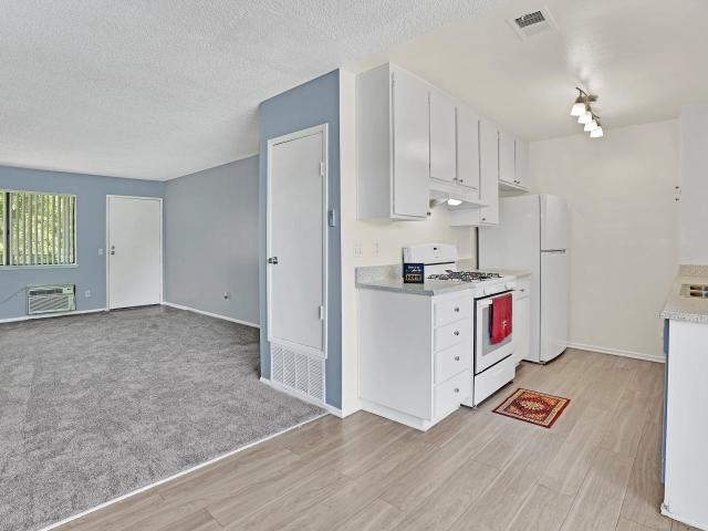 2 BR, 1 BA Apartment 3915 La Sierra Ave Unit 31, Riverside, CA 92505