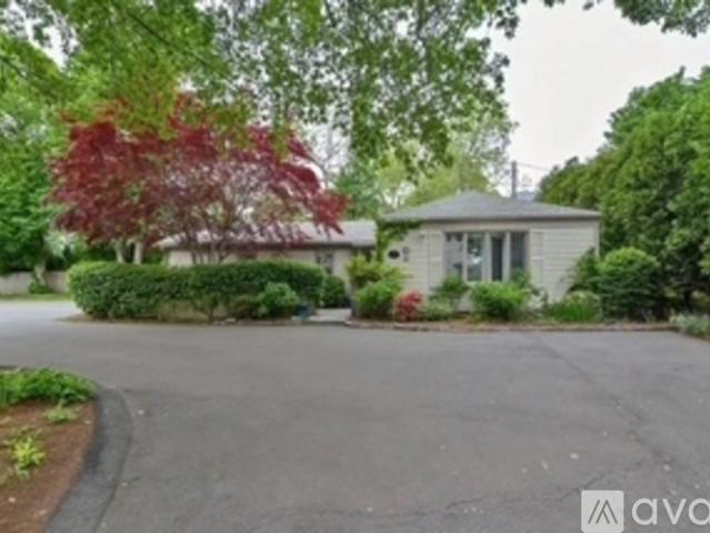 2 BR, 1 BA Apartment 397 Gibbs Avenue, Unit B, Newport, RI 02840