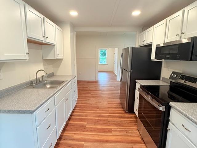 2 BR, 1 BA Apartment 394 Main Street, Unit A, South Berwick, ME 03908