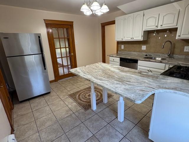 2 BR, 1 BA Apartment 39 Farquhar St, Unit 2, Boston, MA 02131