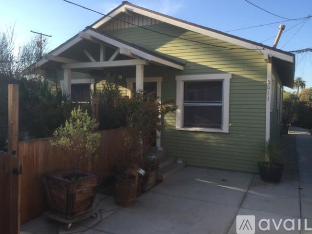 2 BR, 1 BA Apartment 3011 East 5th Street, Long Beach, CA 90814