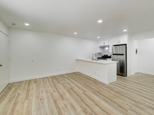 2 BR, 1 BA Apartment 3012 E 18th Street, Oakland, CA 94602