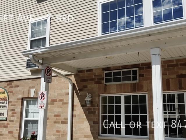 2 BR, 1 BA Apartment 3014 Sunset Ave, Waukegan, IL 60087