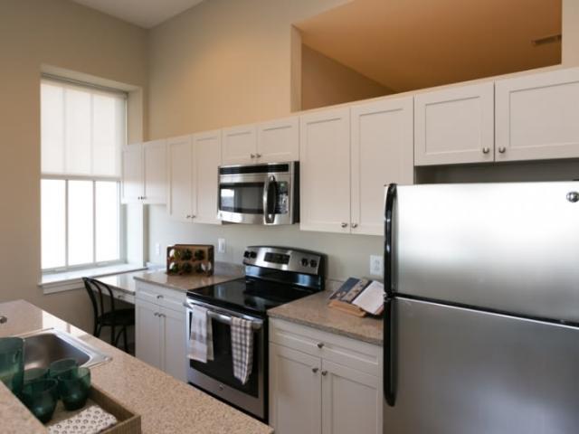 2 BR, 1 BA Apartment 301 N Charles St Unit 1002, Baltimore, MD 21201