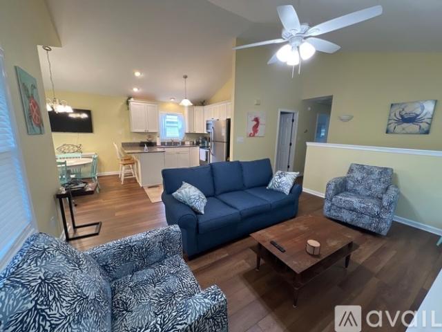 2 BR, 1 BA Apartment 307 West Aycock Street, Unit Upstairs 2 br 1 ba apt, Kill Devil Hills, NC 27948