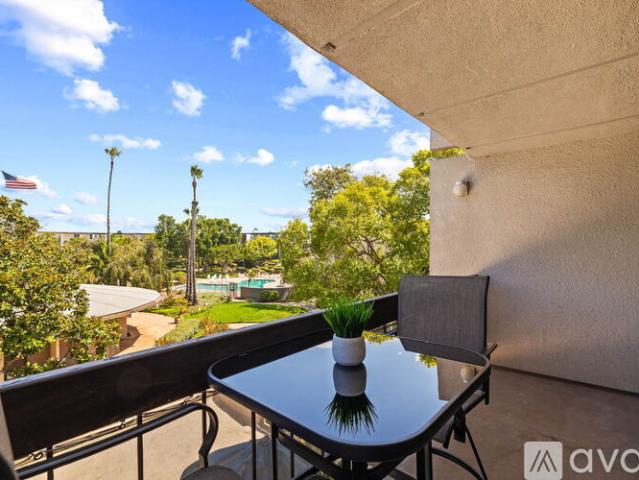 2 BR, 1 BA Apartment 3050 Rue Dorleans, Unit 305, San Diego, CA 92110