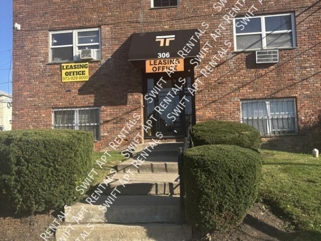 2 BR, 1 BA Apartment 306 Eastern Pkwy, Irvington, NJ 07111