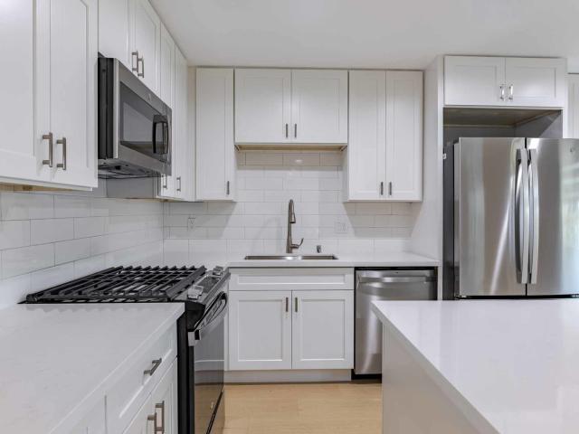 2 BR, 1 BA Apartment 313 & 325 E 17th Place Unit 313L, Costa Mesa, CA 92627