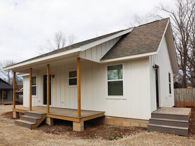2 BR, 1 BA Apartment 313 Douglas St, Berryville, AR 72616