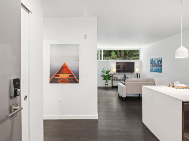 2 BR, 1 BA Apartment 3150 Fairview Ave E 219, Seattle, WA 98102