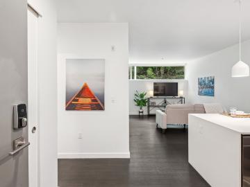 2 BR, 1 BA Apartment 3150 Fairview Ave E, Seattle, WA 98102