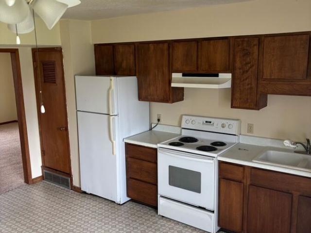 2 BR, 1 BA Apartment 315 3rd St NW, State Center, IA 50247
