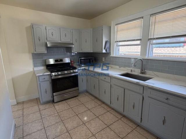 2 BR, 1 BA Apartment 318 E 19th Street, Paterson, NJ 07524