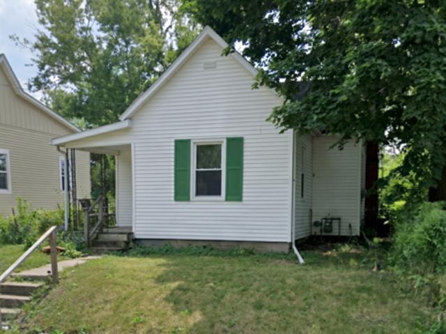 2 BR, 1 BA Apartment 319 W 10th St, Muncie, IN 47302