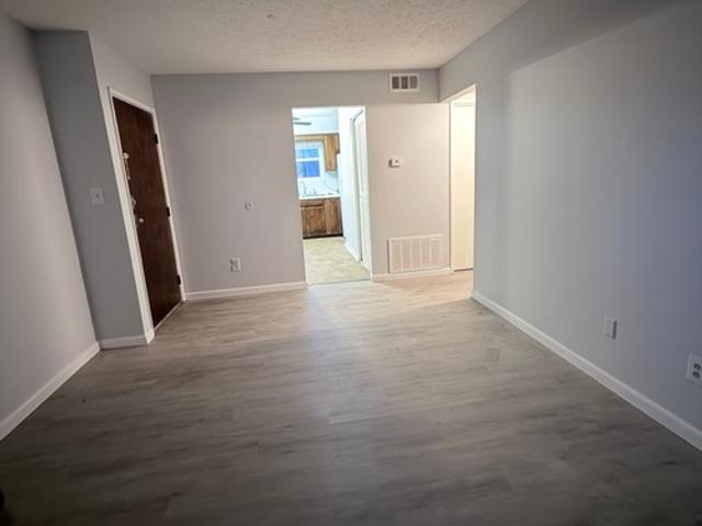 2 BR, 1 BA Apartment 3204 Fordhaven Road, Unit 1, Louisville, KY 40214