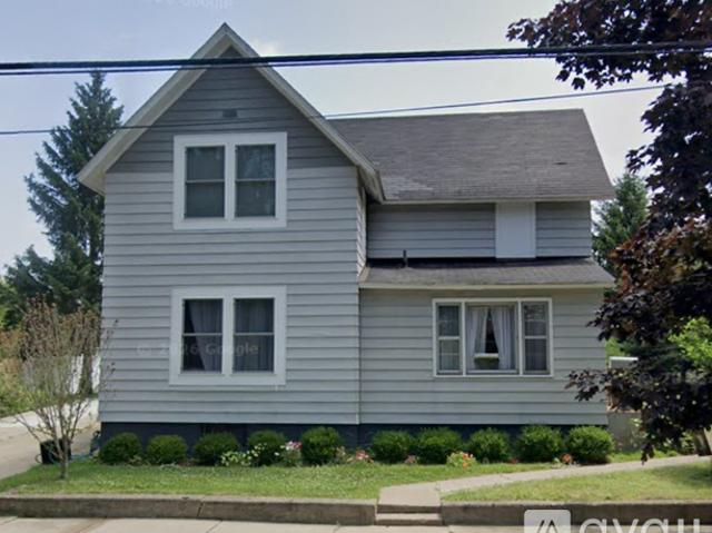 2 BR, 1 BA Apartment 321 Jones Avenue, Unit 1 East, South Haven, MI 49090