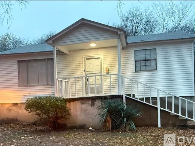 2 BR, 1 BA Apartment 3221 Wolfe St, Little Rock, AR 72206