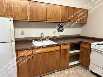 2 BR, 1 BA Apartment 322 N. 1st St # 202, Rockford, IL 61107