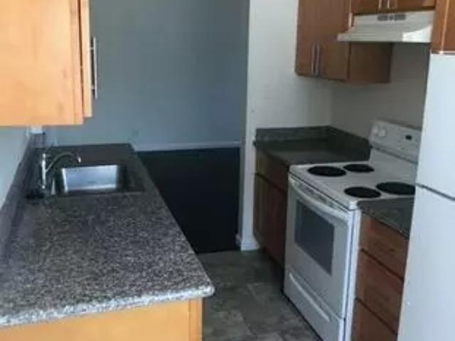 2 BR, 1 BA Apartment 3232 14th Ave, Oakland, CA 94602