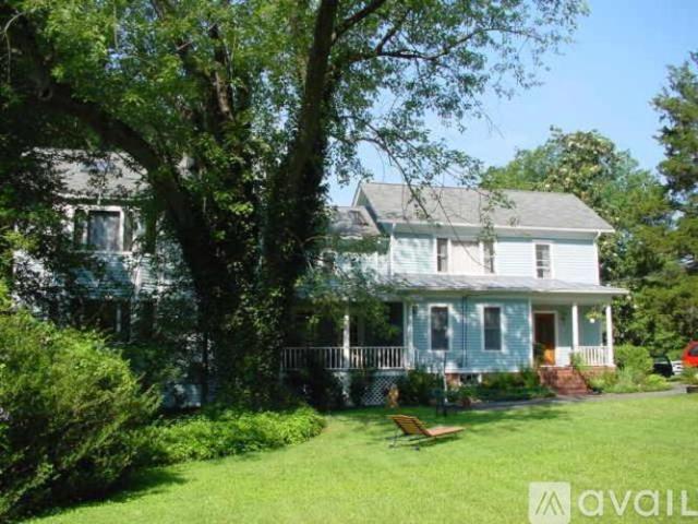 2 BR, 1 BA Apartment 324 Little Falls Street, Falls Church, VA 22046
