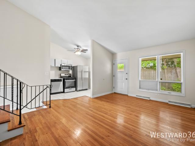 3 BR, 1 BA Apartment 325 E Lake St, Barrington, IL 60010