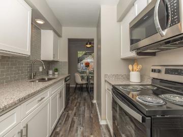 2 BR, 1 BA Apartment 328 Bedford Rd Unit 13 141, Bedford, TX 76022