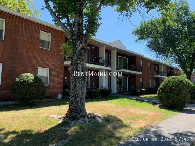 2 BR, 1 BA Apartment 32a Longrale Park, Bangor, ME 04401