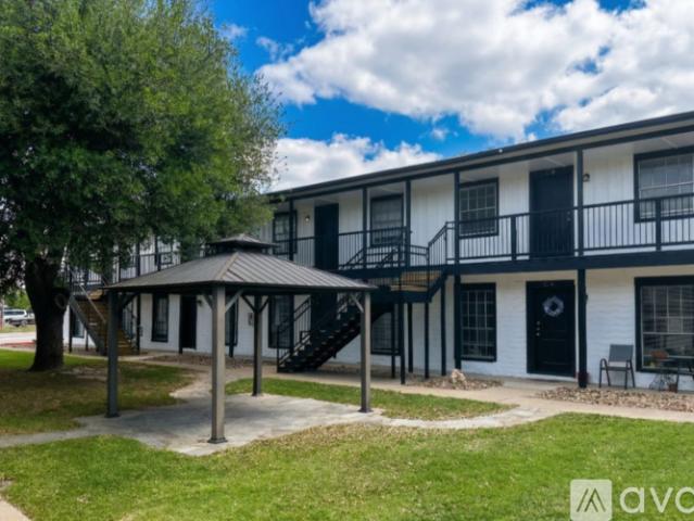 2 BR, 1 BA Apartment 3300 S College Ave, Unit A10, Bryan, TX 77801