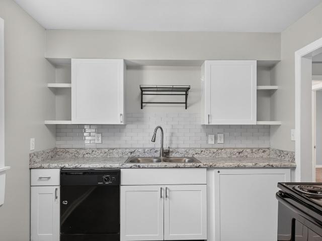 2 BR, 1 BA Apartment 3301 Pinewood Ave Unit 42, Chattanooga, TN 37411