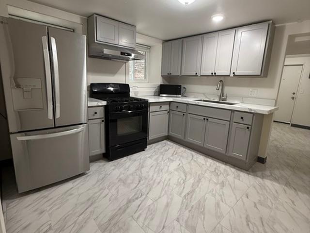 2 BR, 1 BA Apartment 3310 West Eastwood Avenue, Unit Garden unit, Chicago, IL 60625