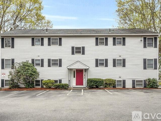 2 BR, 1 BA Apartment 3 Stockholm St, Unit 3B, Worcester, MA 01607