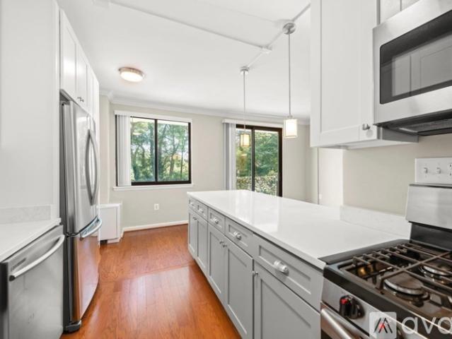 2 BR, 1 BA Apartment 4401 Lee Highway, Unit #16, Arlington, VA 22207