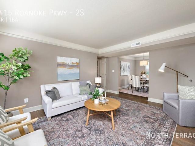 2 BR, 1 BA Apartment 4415 Roanoke Pkwy, Kansas City, MO 64111