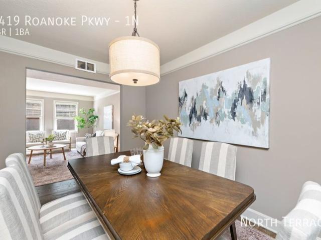 2 BR, 1 BA Apartment 4419 Roanoke Pkwy, Kansas City, MO 641111