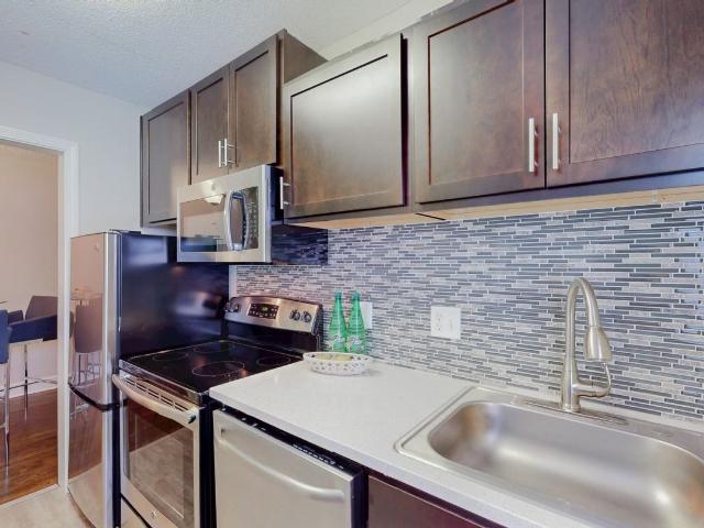 2 BR, 1 BA Apartment 4440 Roanoke Parkway Unit 4400 308, Kansas City, MO 64111