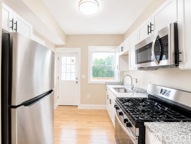 2 BR, 1 BA Apartment 4468 Pearl Road, Unit 2B, Cleveland, OH 44109
