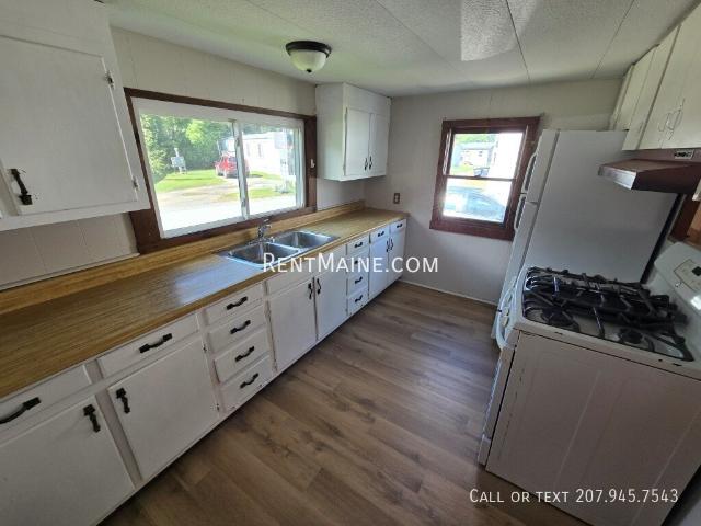 2 BR, 1 BA Apartment 44 Pheasant Hill Mobile Home Park, Milford, ME 04461