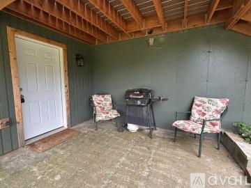 2 BR, 1 BA Apartment 4502 E Bay Dr NW, Unit B, Gig Harbor, WA 98335