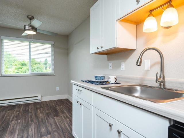 2 BR, 1 BA Apartment 4532 SE Roethe Rd Unit 042, Portland, OR 97267