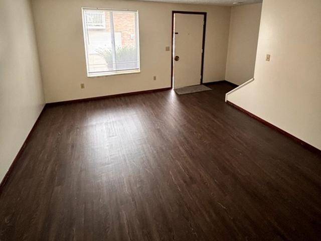 2 BR, 1 BA Apartment 454 E Church St, Unit 102, Wintersville, OH 43953