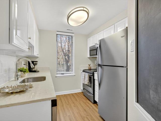 2 BR, 1 BA Apartment 4601 Connecticut Avenue Unit 921, Washington, DC 20008