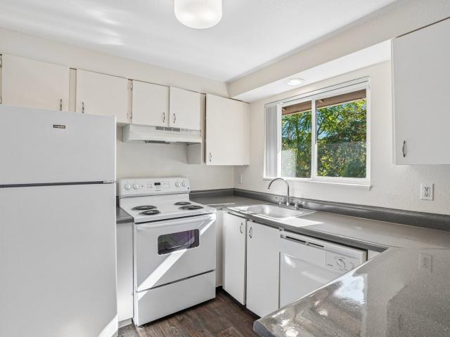 2 BR, 1 BA Apartment 4616 Southeast Roethe Road Unit 56, Portland, OR 97267