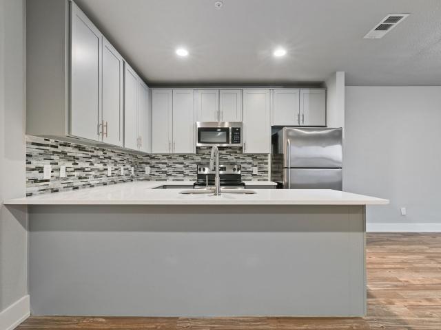 2 BR, 1 BA Apartment 4650 Cole Avenue Unit 145, Dallas, TX 75205