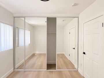 2 BR, 1 BA Apartment 4705 Willow Brook Ave Los Angeles, CA 90029