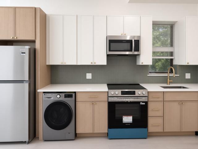 2 BR, 1 BA Apartment 4832 North Winthrop Avenue, Chicago, IL 60640