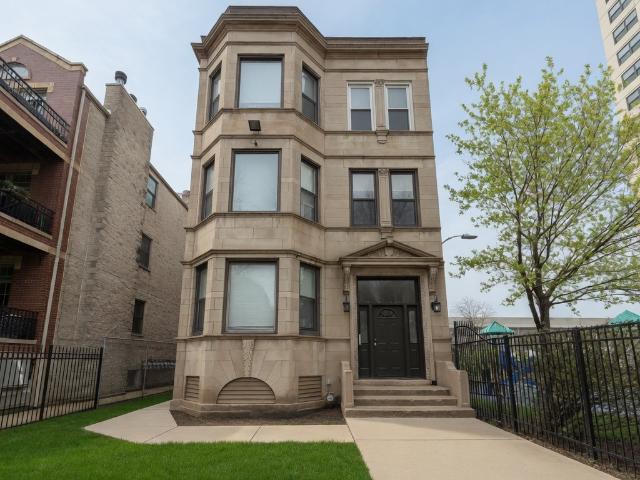 2 BR, 1 BA Apartment 4832 North Winthrop Avenue, Chicago, IL 60640