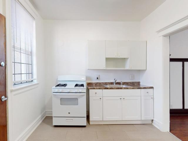 2 BR, 1 BA Apartment 4851 59 South Champlain Avenue Unit 644 1, Chicago, IL 60615